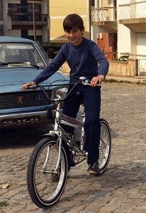 1982 - Eu a tentar mostrar que sabia andar de bicicleta só para a foto!