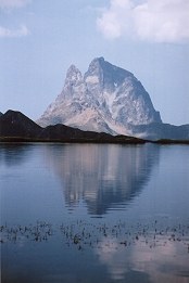 Midi d'Ossau reflectido nos Ibones de Anayet - Fotografia de Rui Gonalves